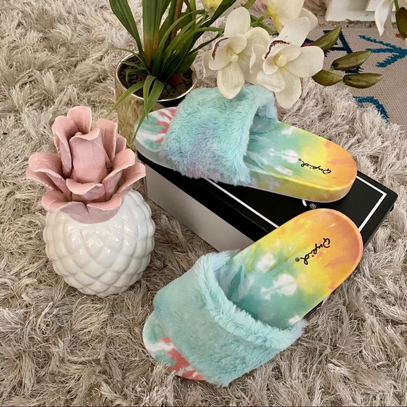 Qupid Shoes - NEW ‘Stellar’ Slides